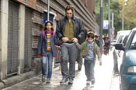 Biutiful - 8 x 10 Color Photo #3