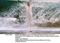 Bridget Jones: The Edge of Reason - 8 x 10 Color Photo #3