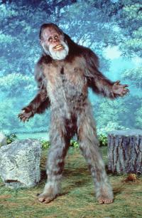 Harry and the Hendersons - 8 x 10 Color Photo #1