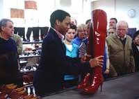 Kinky Boots - 8 x 10 Color Photo #9