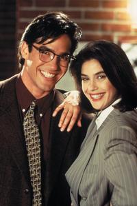 Lois and Clark: The New Adventures of Superman - 8 x 10 Color Photo #4