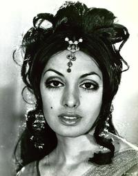 On Her Majesty's Secret Service - 8 x 10 B&W Photo #1