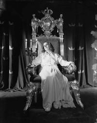 Queen Christina - 8 x 10 B&W Photo #6