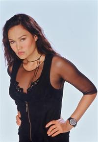 Relic Hunter - 8 x 10 Color Photo #7