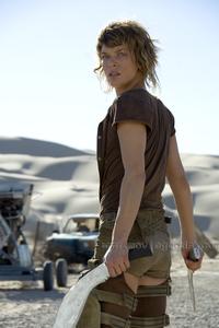 Resident Evil: Extinction - 8 x 10 Color Photo #1