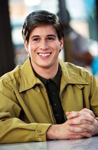 Roswell - 8 x 10 Color Photo #4