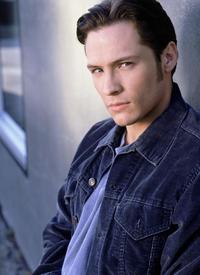 Roswell - 8 x 10 Color Photo #15