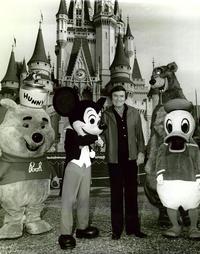 The Mike Douglas Show - 8 x 10 B&W Photo #79