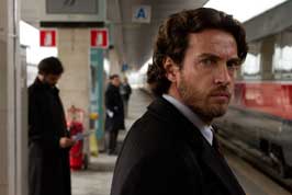 The Tourist - 8 x 10 Color Photo #7
