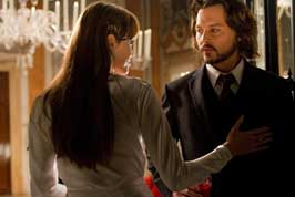 The Tourist - 8 x 10 Color Photo #19
