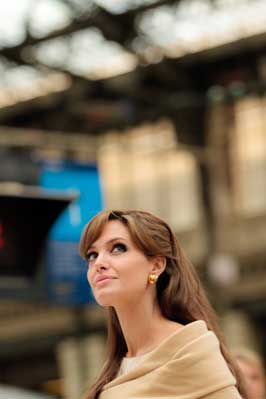 The Tourist - 8 x 10 Color Photo #26