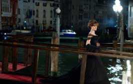 The Tourist - 8 x 10 Color Photo #31