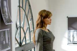 The Tourist - 8 x 10 Color Photo #33