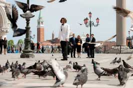 The Tourist - 8 x 10 Color Photo #36
