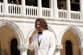 The Tourist - 8 x 10 Color Photo #38