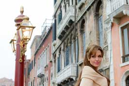 The Tourist - 8 x 10 Color Photo #47