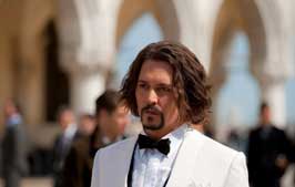 The Tourist - 8 x 10 Color Photo #48