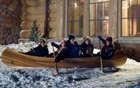 Unaccompanied Minors - 8 x 10 Color Photo #11
