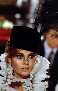 Raquel Welch - 8 x 10 Color Photo #21