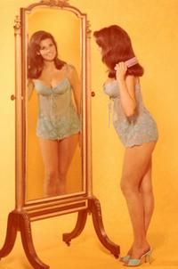 Raquel Welch - 8 x 10 Color Photo #30
